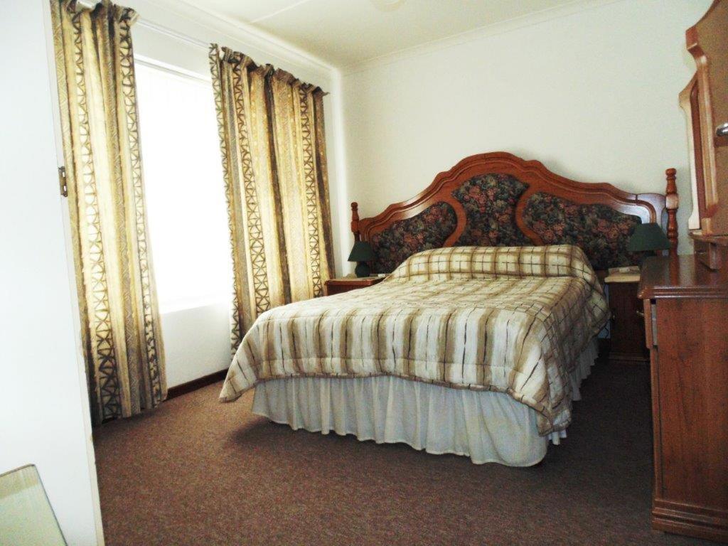 Redwood Apartment *